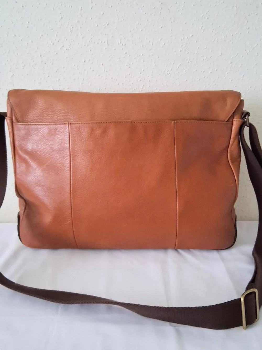 Fossil Cognac Leather Messenger Bag with Dark Brown Strap